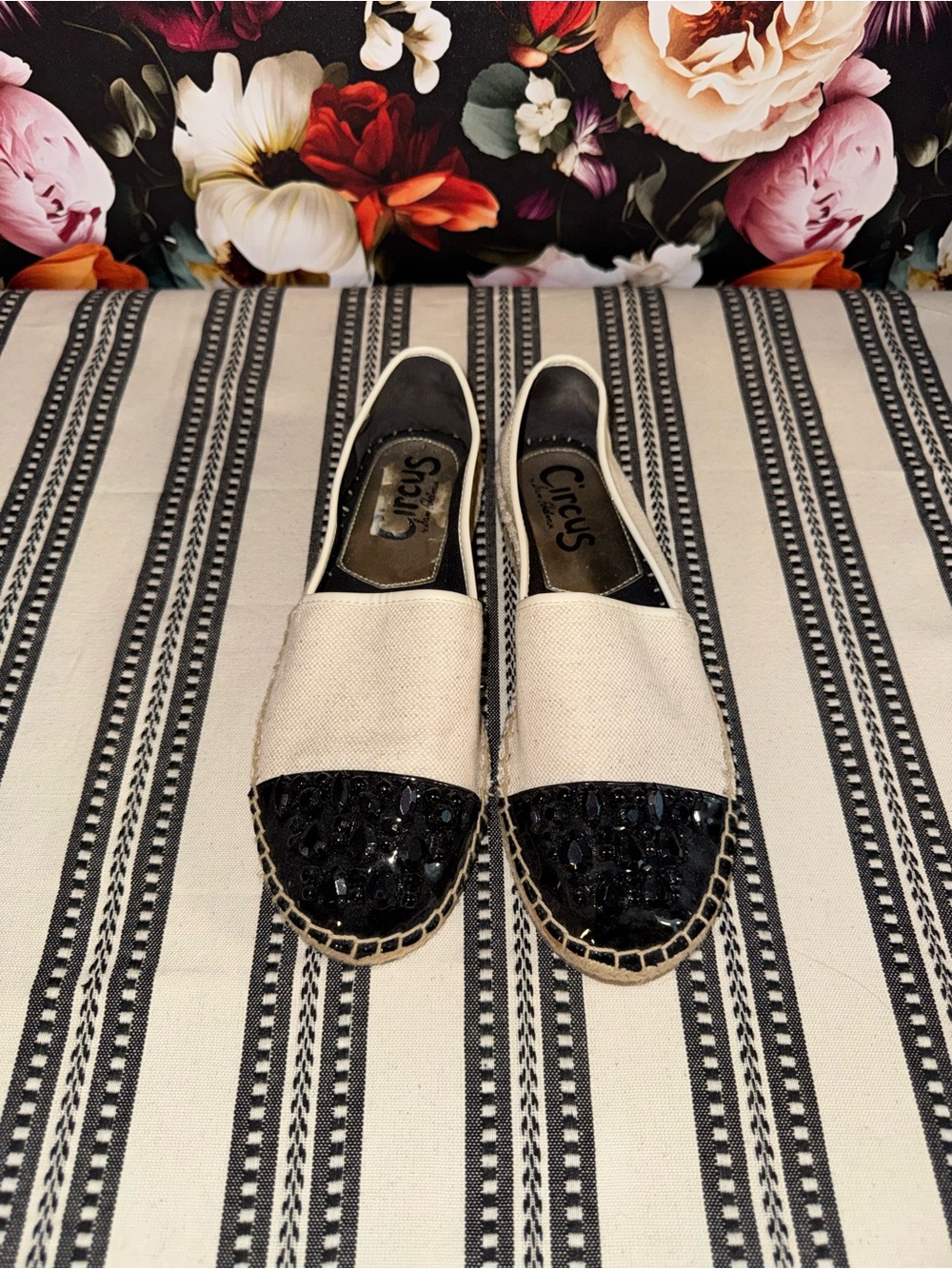 Circus by Sam Edelman Cream Canvas Espadrilles w/ Black Sequin Cap Toe, Size 7.5 - Picture 2 of 10